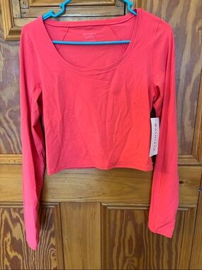 Athleta Transcend Coral Scoop-Neck Long Sleeve Crop Top
